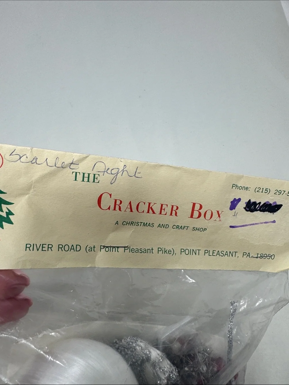 The Cracker Box Golden Oldie White Scarlet Night Christmas Ornament Kit Push Pin